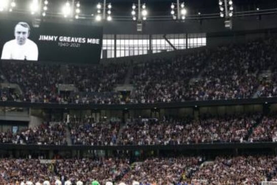 Tottenham and Chelsea unite to remember Jimmy Greaves