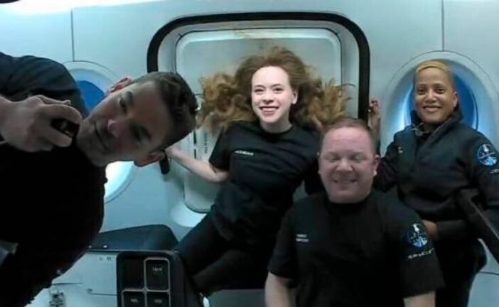 SpaceX's 1st private crew motivates cancer kids from orbit