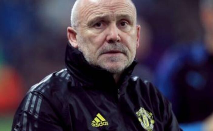 Manchester United assistant Mike Phelan extends his Old Trafford stay