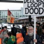 Climate activists block intersection near Dutch parliament