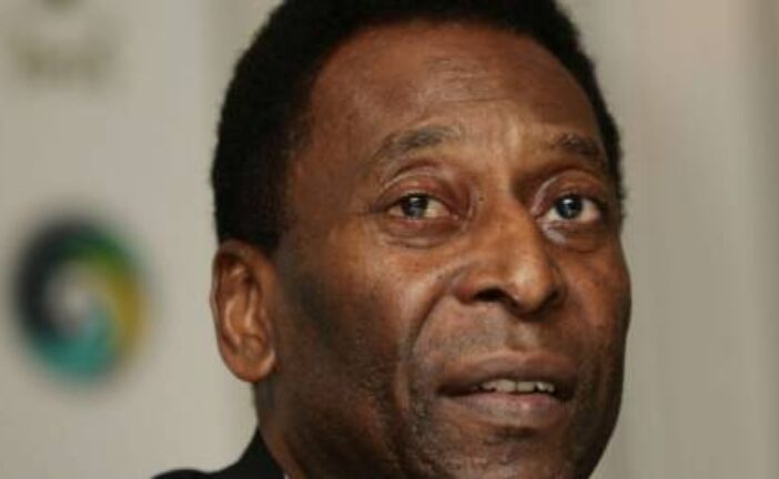 Pele thanks hospital staff after returning home following surgery